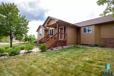 2109 E Briar Den Ct, Sioux Falls, SD 57108 photo 2