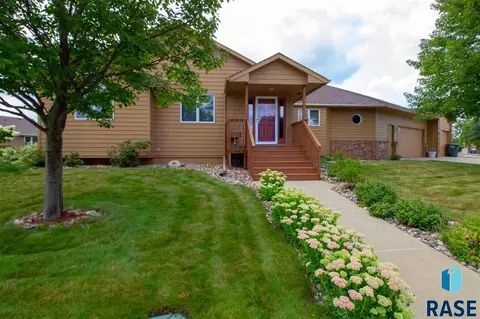2109 E Briar Den Ct, Sioux Falls, SD 57108 photo 3