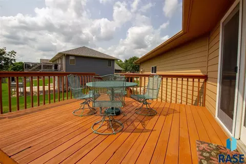 2109 E Briar Den Ct, Sioux Falls, SD 57108 photo 33