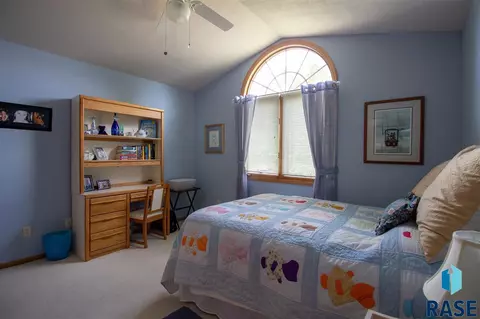 2109 E Briar Den Ct, Sioux Falls, SD 57108 photo 21
