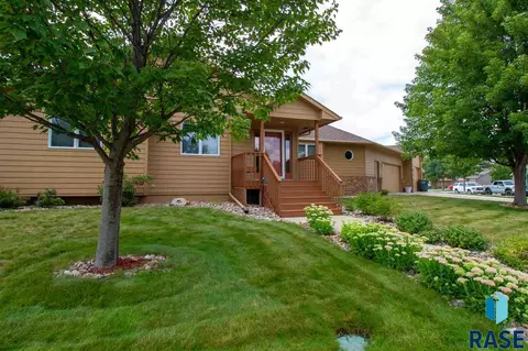 2109 E Briar Den Ct, Sioux Falls, SD 57108 photo 1