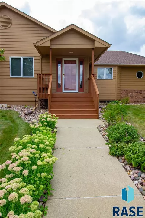 2109 E Briar Den Ct, Sioux Falls, SD 57108 photo 4