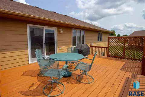 2109 E Briar Den Ct, Sioux Falls, SD 57108 photo 34