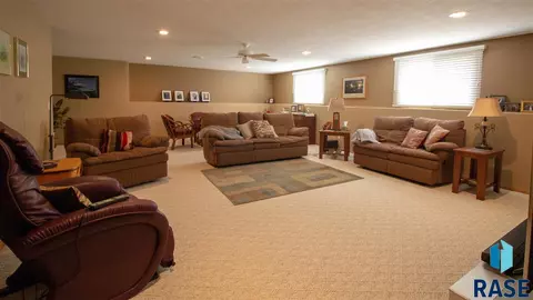 2109 E Briar Den Ct, Sioux Falls, SD 57108 photo 27
