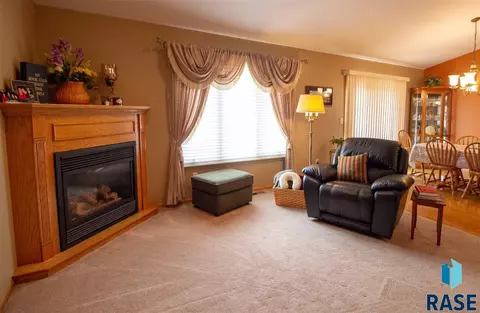 2109 E Briar Den Ct, Sioux Falls, SD 57108 photo 13