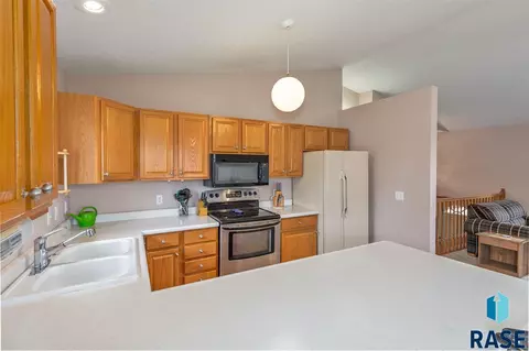 105 W Carroll St, Tea, SD 57064 photo 2