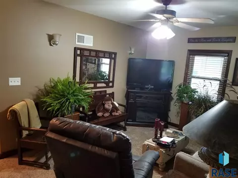 406 S Van Eps Ave, Sioux Falls, SD 57103 photo 9