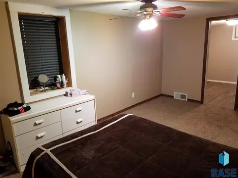 406 S Van Eps Ave, Sioux Falls, SD 57103 photo 14