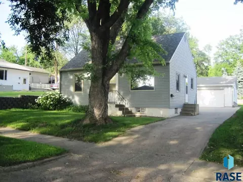 406 S Van Eps Ave, Sioux Falls, SD 57103 photo 2