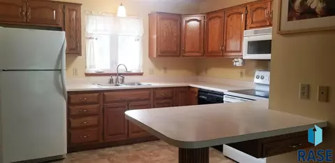 908 E Jane Ln, Sioux Falls, SD 57108 photo 4