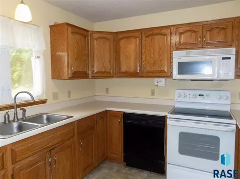 908 E Jane Ln, Sioux Falls, SD 57108 photo 5