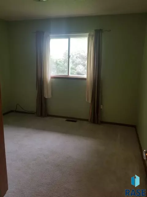 908 E Jane Ln, Sioux Falls, SD 57108 photo 11