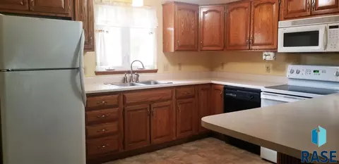908 E Jane Ln, Sioux Falls, SD 57108 photo 6