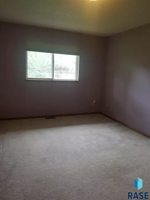 908 E Jane Ln, Sioux Falls, SD 57108 photo 9