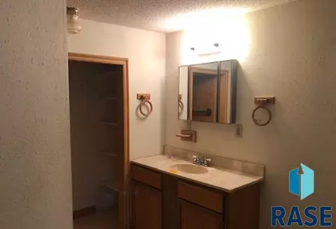 7401 W 12th St, Sioux Falls, SD 57106 photo 9