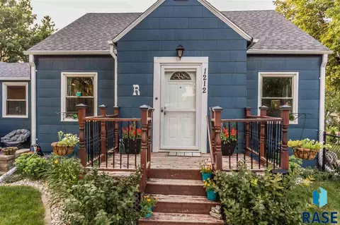 1212 E 24th St, Sioux Falls, SD 57105 photo 1