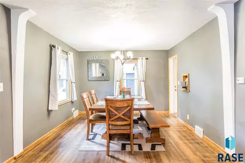 1212 E 24th St, Sioux Falls, SD 57105 photo 6