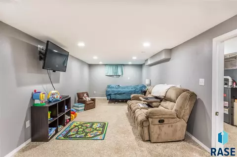 1212 E 24th St, Sioux Falls, SD 57105 photo 14