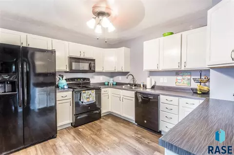 1212 E 24th St, Sioux Falls, SD 57105 photo 8