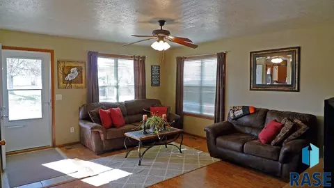 1308 E 17th St, Sioux Falls, SD 57104 photo 4