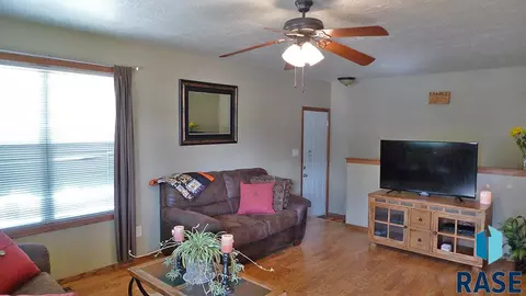 1308 E 17th St, Sioux Falls, SD 57104 photo 3
