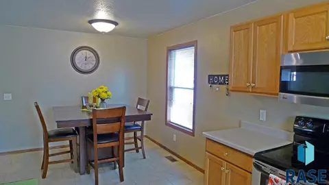1308 E 17th St, Sioux Falls, SD 57104 photo 8