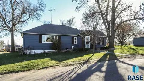 208 3rd Ave, Humboldt, SD 57035 photo 1