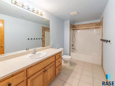 2108 E Briar Den Ct, Sioux Falls, SD 57108 photo 27