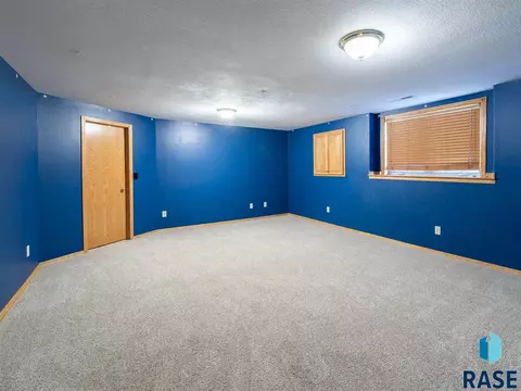 2108 E Briar Den Ct, Sioux Falls, SD 57108 photo 26
