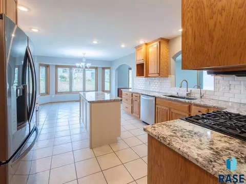 2108 E Briar Den Ct, Sioux Falls, SD 57108 photo 10