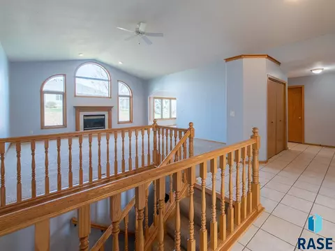 2108 E Briar Den Ct, Sioux Falls, SD 57108 photo 4