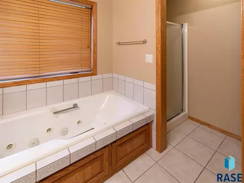 2108 E Briar Den Ct, Sioux Falls, SD 57108 photo 18