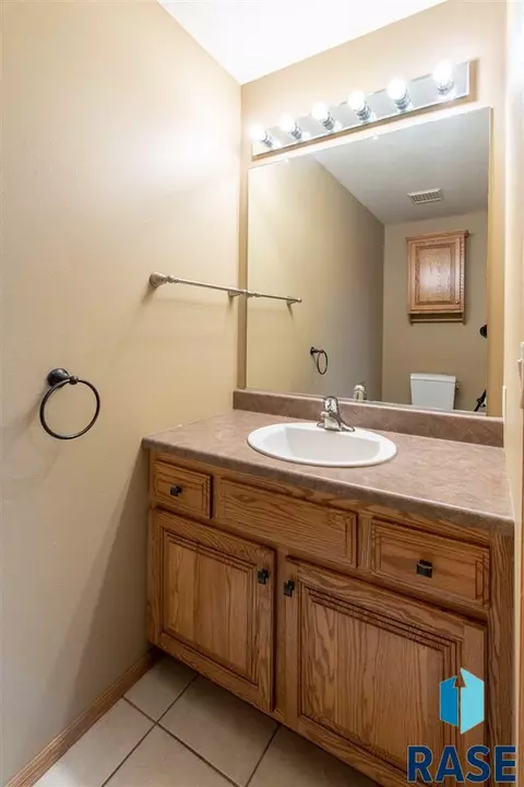 2108 E Briar Den Ct, Sioux Falls, SD 57108 photo 29