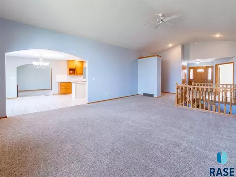 2108 E Briar Den Ct, Sioux Falls, SD 57108 photo 7