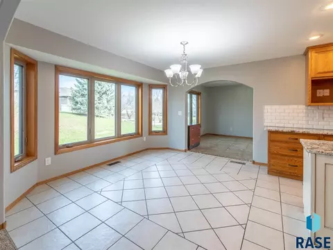 2108 E Briar Den Ct, Sioux Falls, SD 57108 photo 12