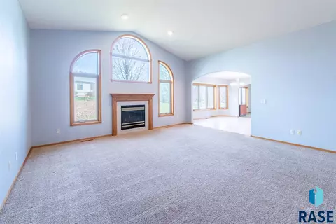 2108 E Briar Den Ct, Sioux Falls, SD 57108 photo 6