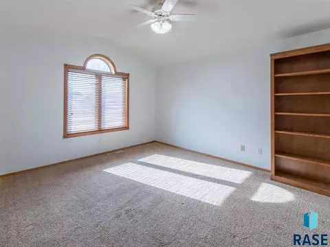 2108 E Briar Den Ct, Sioux Falls, SD 57108 photo 16