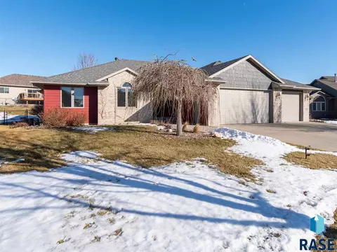 2108 E Briar Den Ct, Sioux Falls, SD 57108 photo 1