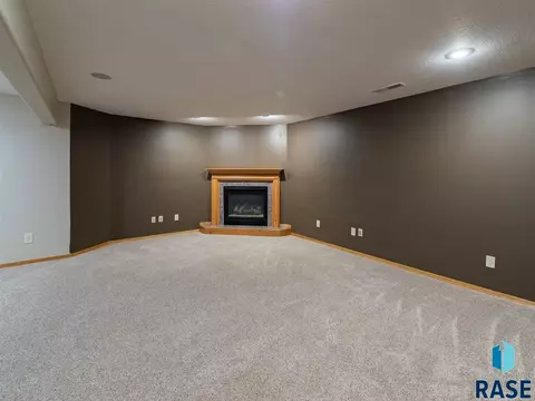 2108 E Briar Den Ct, Sioux Falls, SD 57108 photo 22