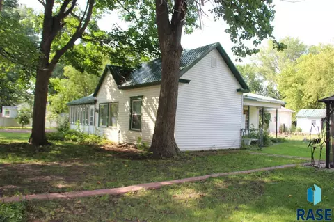 108 E 4th St, Davis, SD 57021 photo 2