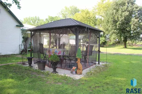 108 E 4th St, Davis, SD 57021 photo 4