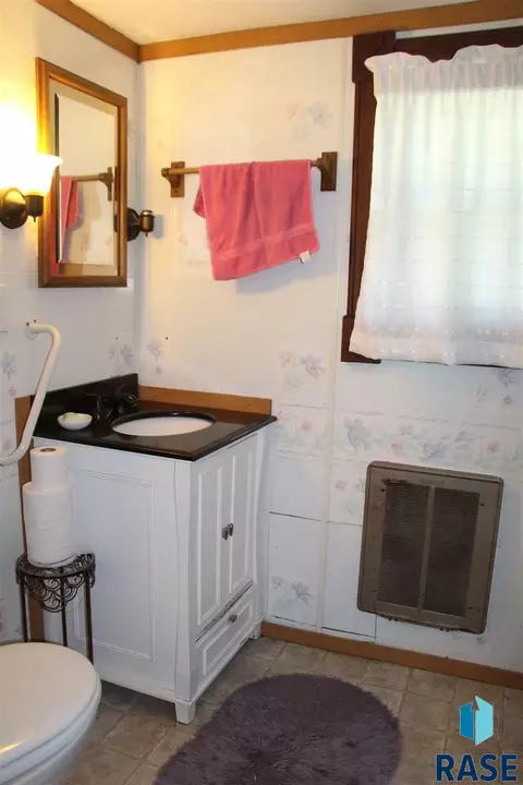 108 E 4th St, Davis, SD 57021 photo 18
