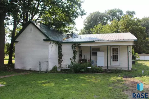 108 E 4th St, Davis, SD 57021 photo 3