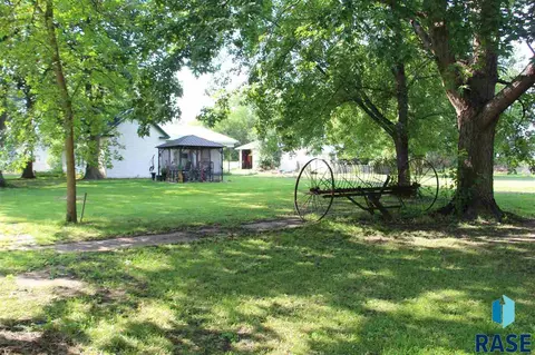 108 E 4th St, Davis, SD 57021 photo 5