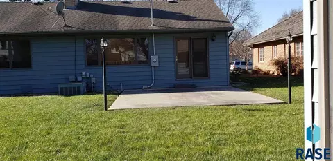 317 SE 3rd Ave, Pipestone, MN 56164 photo 3