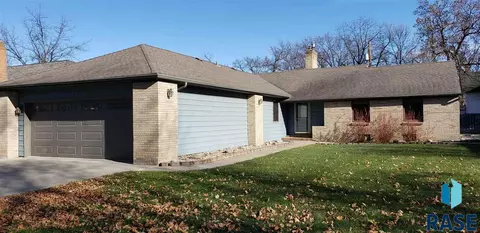 317 SE 3rd Ave, Pipestone, MN 56164 photo 1
