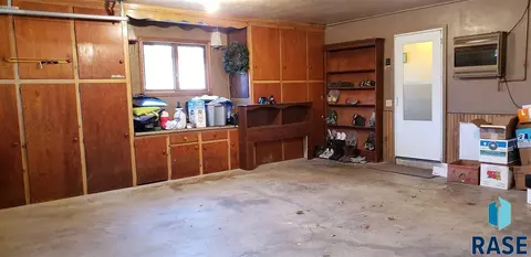 317 SE 3rd Ave, Pipestone, MN 56164 photo 4
