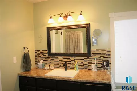 525 N Broadway St, Canton, SD 57013 photo 34