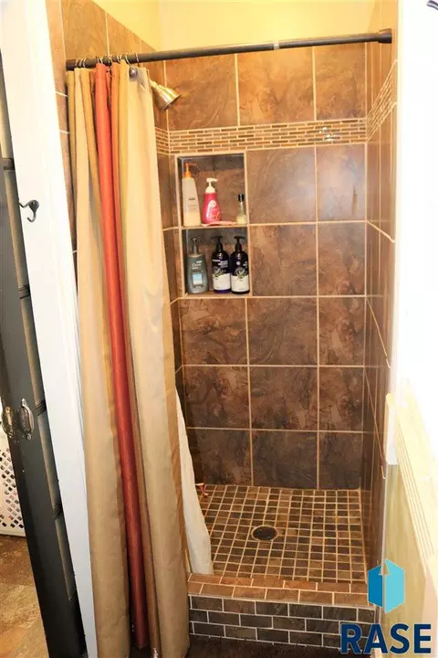 525 N Broadway St, Canton, SD 57013 photo 36