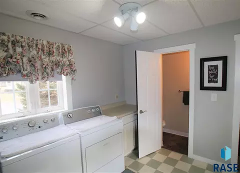 525 N Broadway St, Canton, SD 57013 photo 18